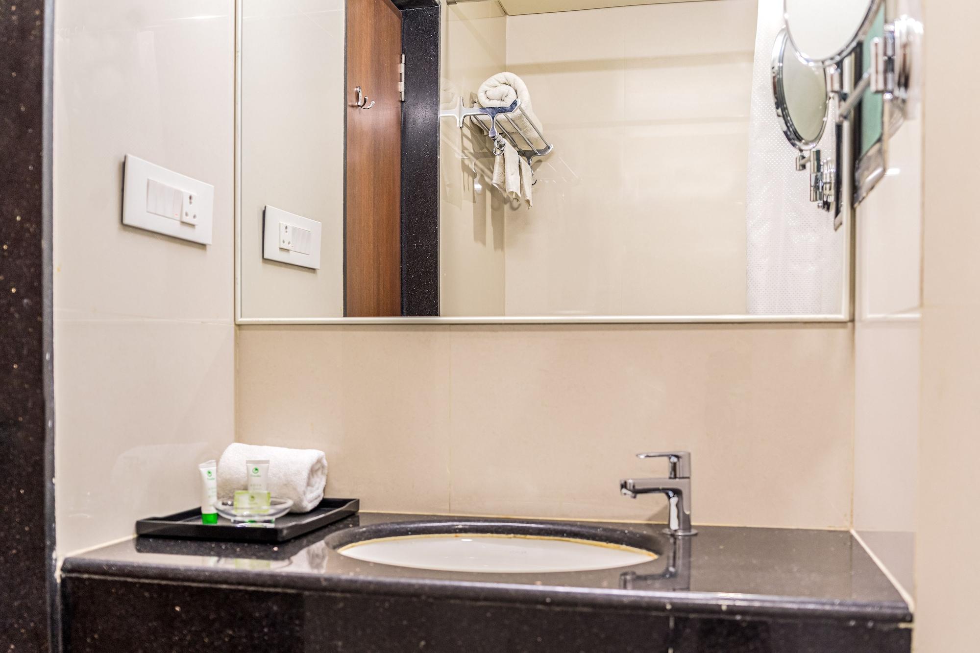 Treebo Premium Grand Emerald Pimpri-Chinchwad Bagian luar foto