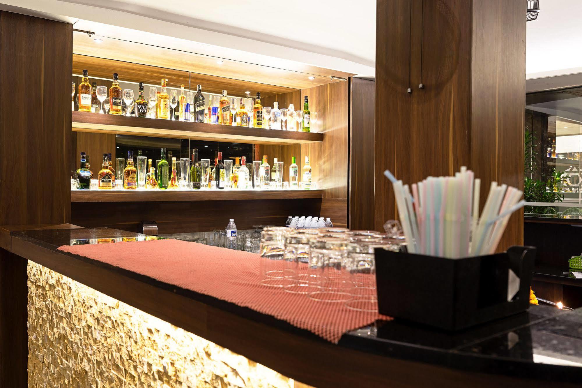 Treebo Premium Grand Emerald Pimpri-Chinchwad Bagian luar foto